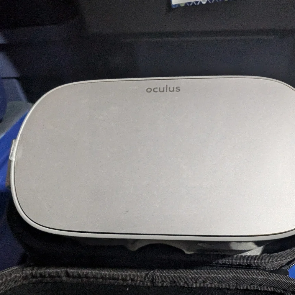 Oculus Go VR headset + case 32gb